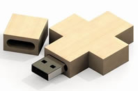 cl USB croix crucifix bois
